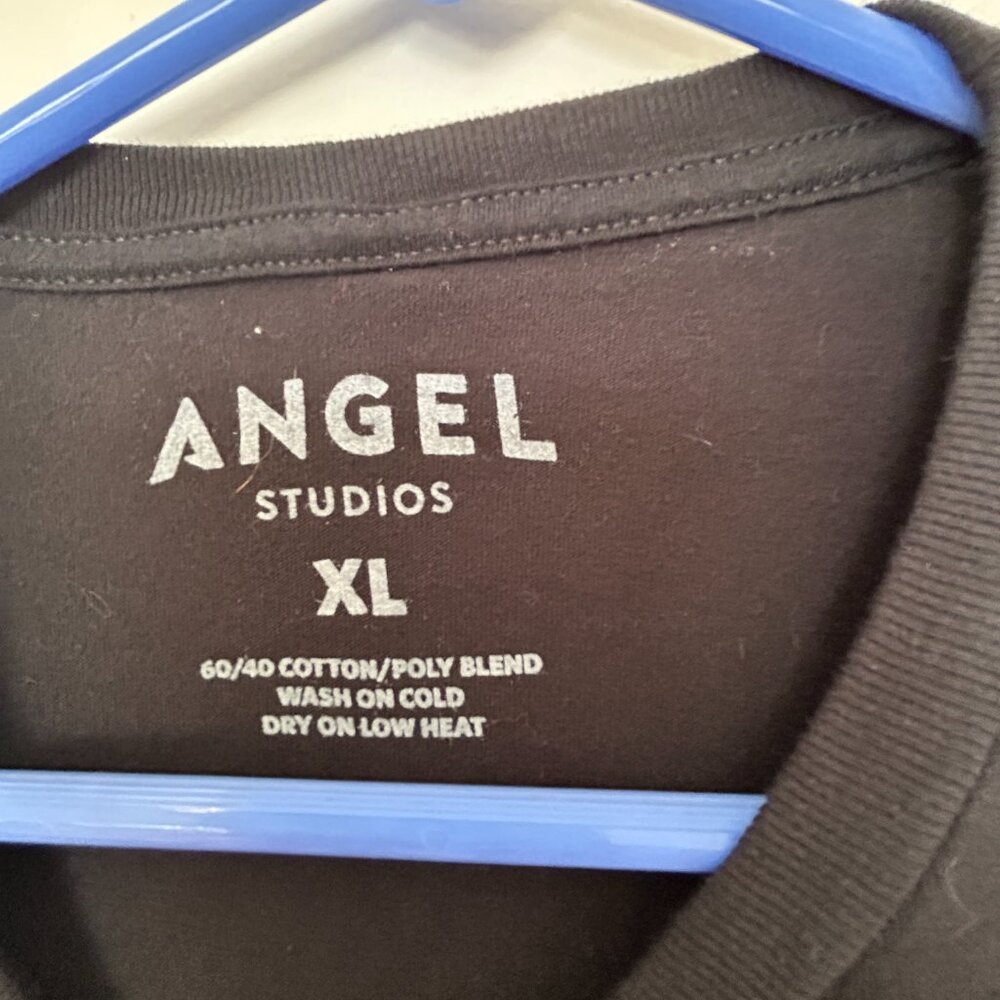 T-Shirt - Picture 2 of 4
